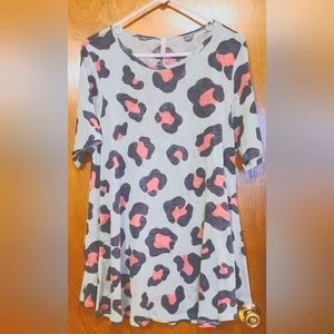 Animal print Curvy Lovey A-line top. Comfortable & Casual!